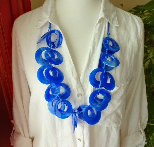 blue-bold-marble-effect-adjustable-length-statement-necklace