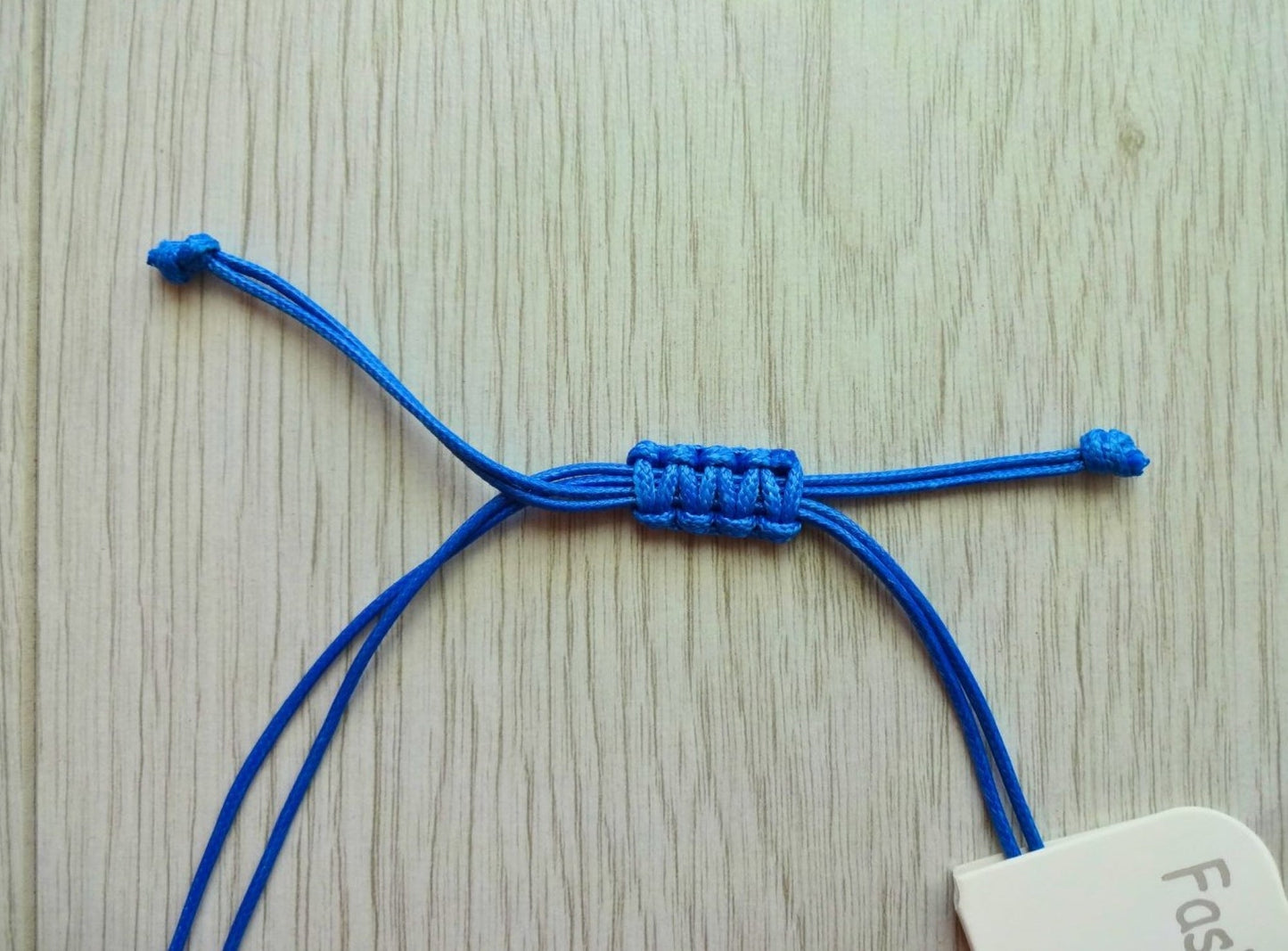 blue-bold-marble-effect-adjustable-length-statement-necklace-sliding-knot-closure