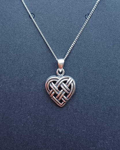 925 Silver Celtic Heart Shape Pendant on an 18 inch Rhodium plated Sterling Silver curb chain. - 925-silver-celtic-heart-shape-pendant-