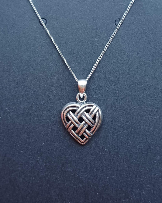925 Silver Celtic Heart Shape Pendant on an 18 inch Rhodium plated Sterling Silver curb chain. - 925-silver-celtic-heart-shape-pendant-