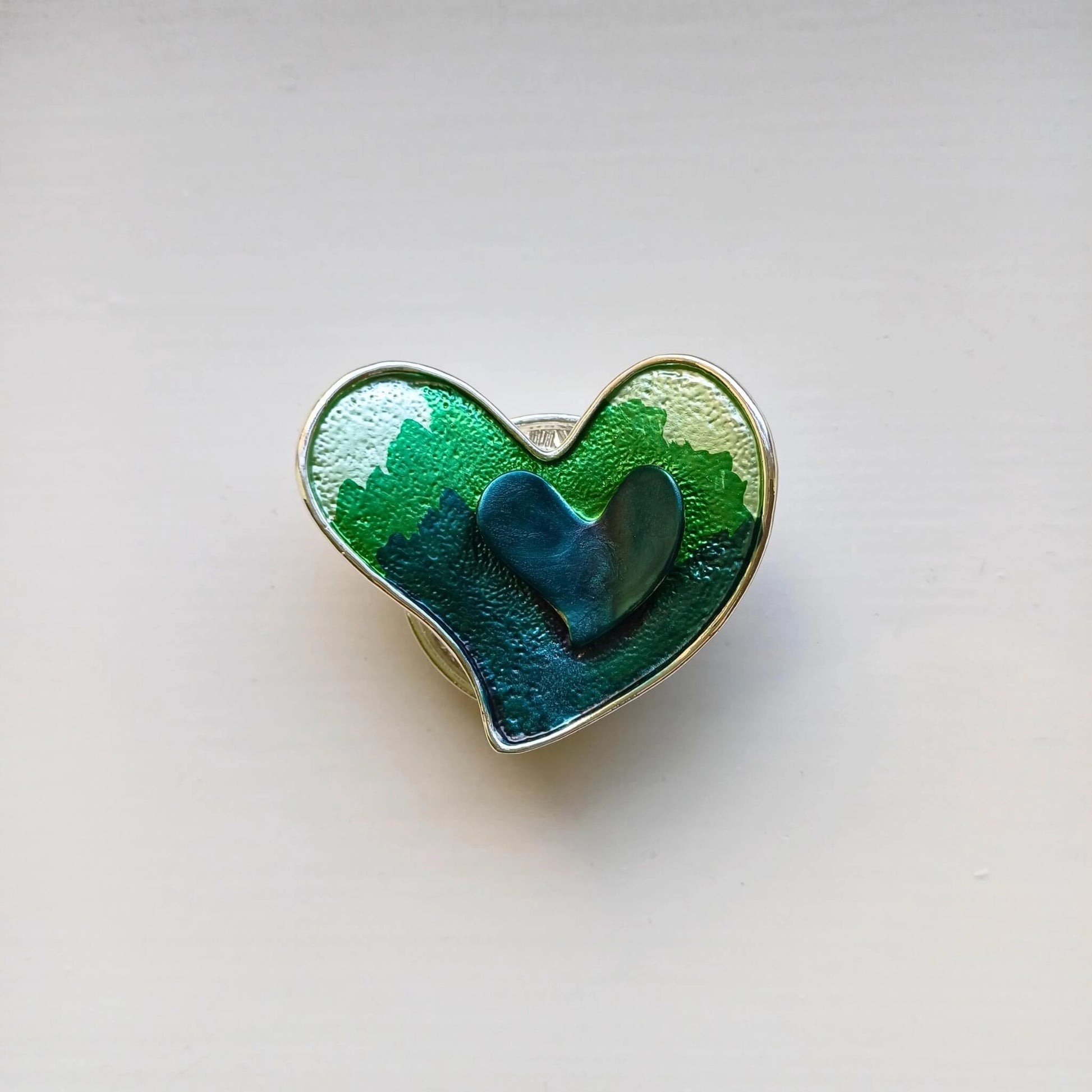 double heart magnetic brooch green on wooden background