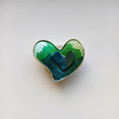 double heart magnetic brooch green on wooden background